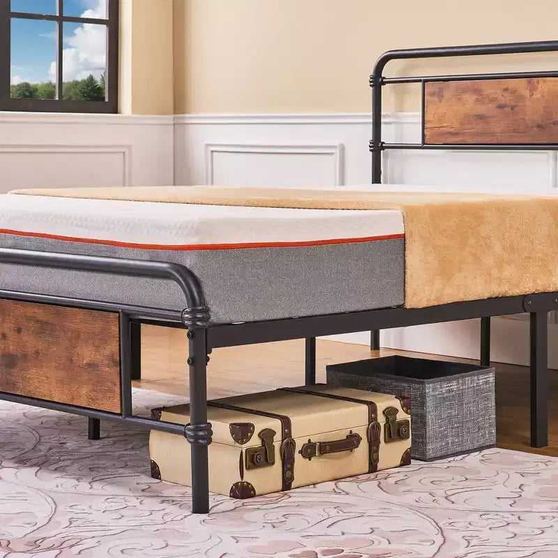 Telaio per letto a piattaforma in metallo Full/Queen con testiera in legno, doghe in acciaio resistente, nessun materasso a molle necessario, marrone
