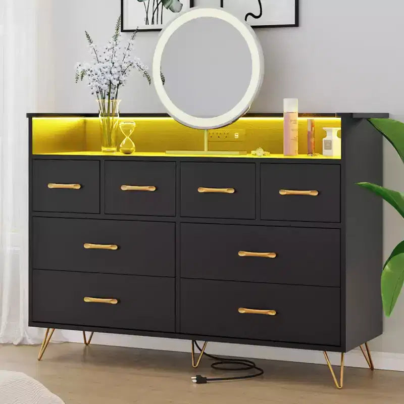 Comò con Presa di Corrente, Comò in Legno a 8 Cassetti per Camera da Letto, Cassettiera Moderna con Maniglie Dorate e Spazio di Archiviazione Aperto per Armadio, Ingresso