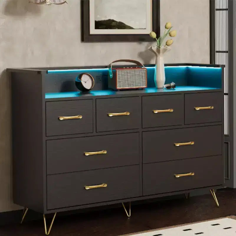 Comò con Presa di Corrente, Comò in Legno a 8 Cassetti per Camera da Letto, Cassettiera Moderna con Maniglie Dorate e Spazio di Archiviazione Aperto per Armadio, Ingresso