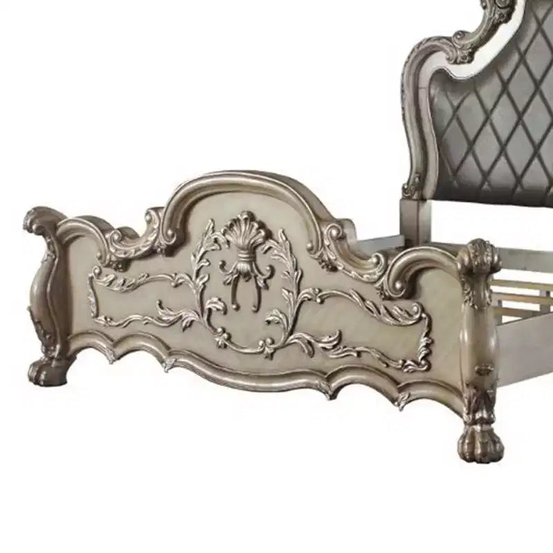 Letto a due piazze in similpelle 92" Queen, decorazioni a volute capitonné, bianco osso vintage