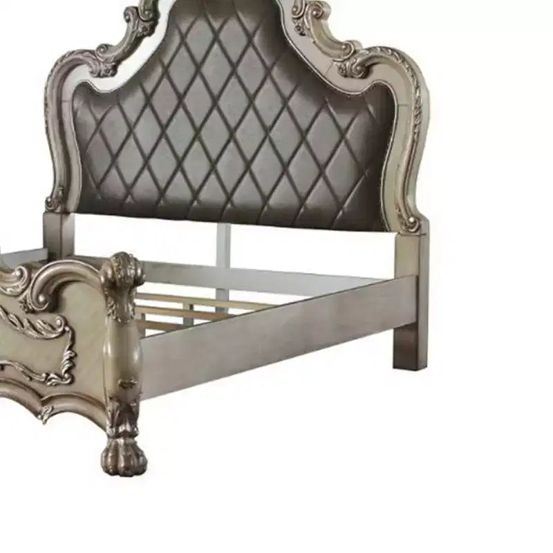 Letto a due piazze in similpelle 92" Queen, decorazioni a volute capitonné, bianco osso vintage